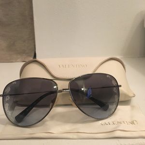Valentino Accessories - Valentino Rose Imprint Aviators Valentino Accessories - Valentino Rose Imprint Aviators